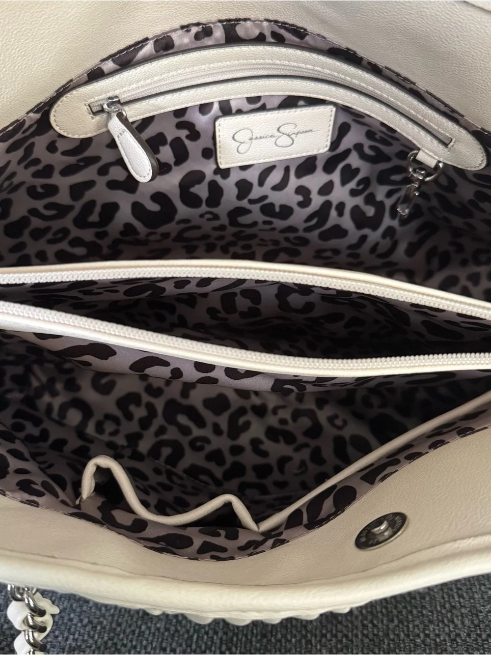 NWT Jessica Simpson Lrg Shoulder Bag Cream silverChain Strap Cheetah Lining